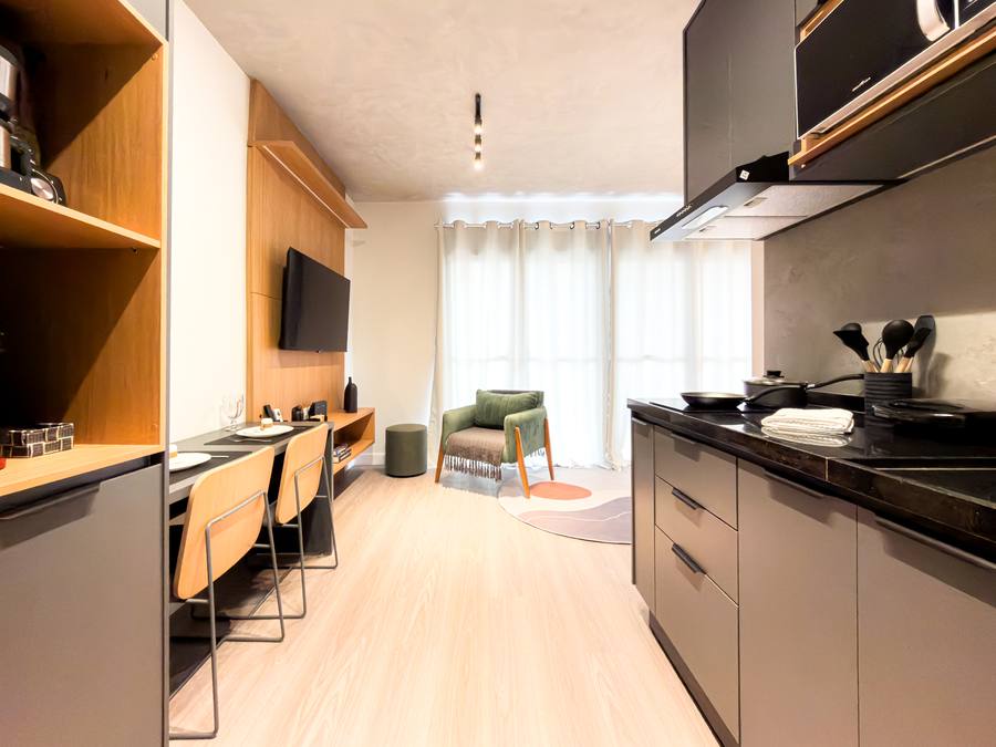 Cozinha, mesa e poltrona do New VIP Augusta